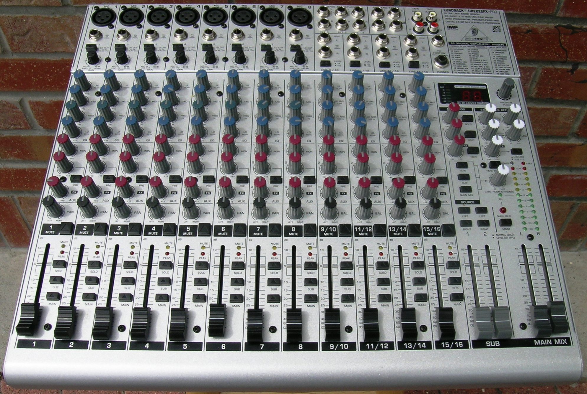 Behringer UB222FX PRO Mixer w/ FX + Strong Side Bag  